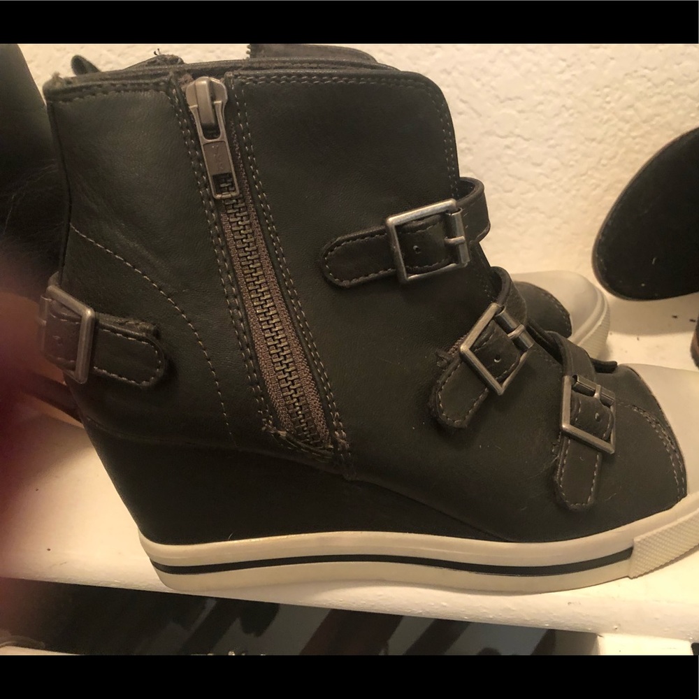 Shoes - Picture 2 of 16